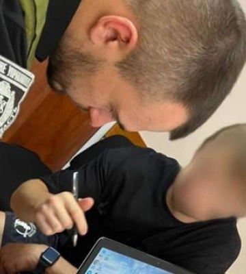 Біля Львова 28-річний батько вдруге посадив малолітню доньку за кермо BMW