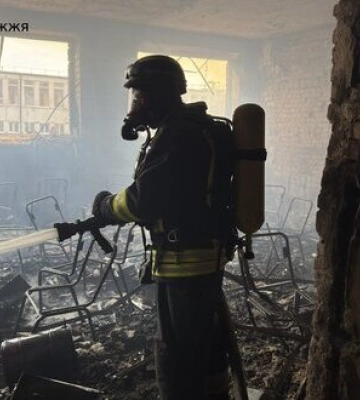Удар РФ по Запоріжжю: ліквідовано наслідки масованого обстрілу, 20 постраждалих. ФОТОрепортаж