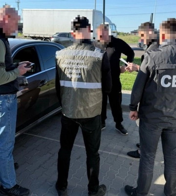 Махінації з "гуманітаркою": на Львівщині викрито схему контрабанди автомобілів для продажу