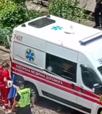 У Кривому Розі чоловік випав з 4 поверху під час миття вікон: деталі