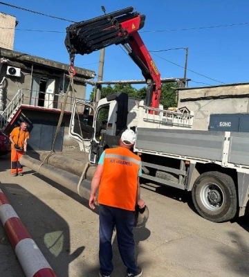 В Одесі комунальники фарбують пандуси та відновлюють освітлення підземних переходів