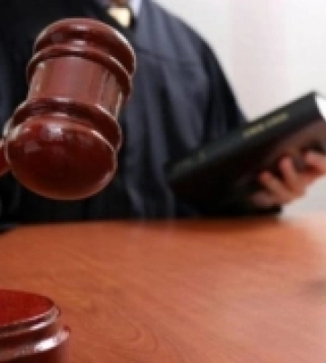 У Рівному судитимуть жінку, яка поклала немовля в пакет і віднесла до смітника