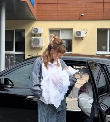З родиною: як Леся Нікітюк проводить час після пологів