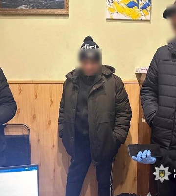 У Дніпрі рецидивіста знову судитимуть, цього разу за вуличне пограбування жінки
