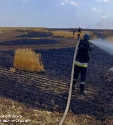 Росіяни атакували Пологівський район на Запоріжжі: горіло поле пшениці. ФОТО