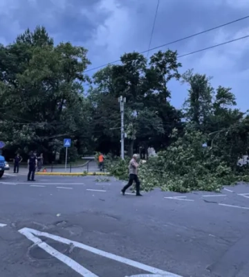 Західні області накрила сильна негода (відео)