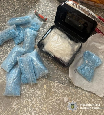 Вилучили кокаїну майже на 7 млн грн: львівські поліцейські перекрили контрабандний канал наркотиків