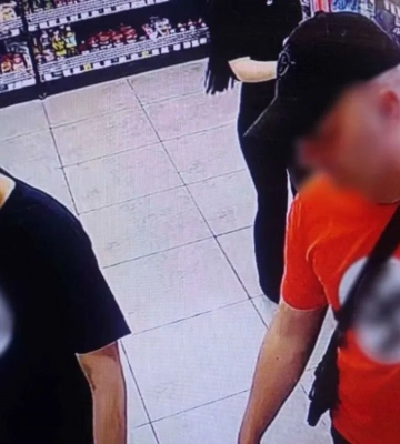 Публичная демонстрация нацистской символики в Киеве: полиция задержала двух мужчин