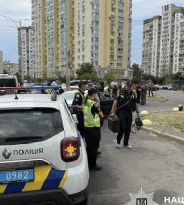 Підійшов до авто і вистрілив: у Києві невідомий убив чоловіка