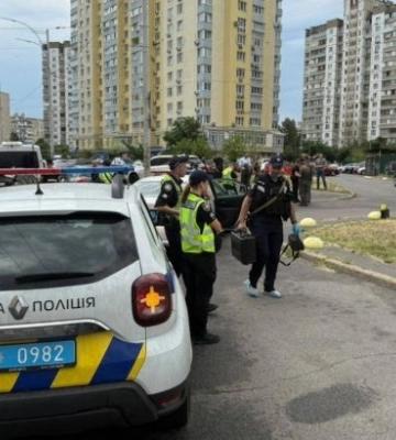 В Киеве застрелили мужчину в автомобиле, нападавшего разыскивают