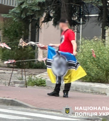 Демонстрировали нацистскую символику: полиция задержала иностранцев в Киеве