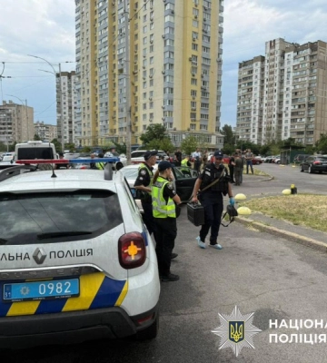 Підійшов до авто і вистрілив: у Києві невідомий убив чоловіка