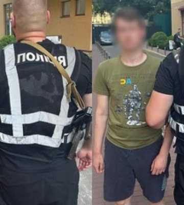В Киеве полиция задержала двух иностранцев, демонстрировавших свастику