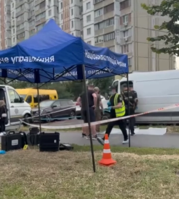 Убитого чоловіка у Києві ідентифікували: поліція шукає зловмисника, який стріляв