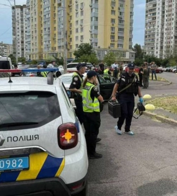 Підійшов до авто і вистрілив: у Києві невідомий убив чоловіка