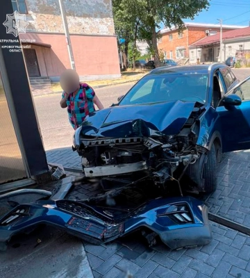 У Кропивницькому  Kia в&#039;їхала в автомийку (ФОТОФАКТ)