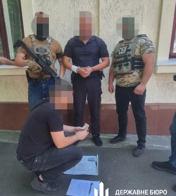 На Одещині розслідують схему &quot;звільнення&quot; чоловіків від служби: серед фігурантів — батько й син-поліцейські