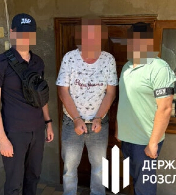 За $7 тис. &quot;звільняли&quot; чоловіків від служби в армії: затримано батька та сина - правоохоронців, - ДБР. ФОТОрепортаж