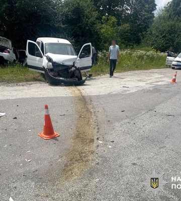 На Хмельниччині внаслідок зіткнення двох легковиків постраждала дитина