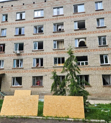Наслідки обстрілу Чугуєва: пошкоджено житло, бізнес і навчальний заклад