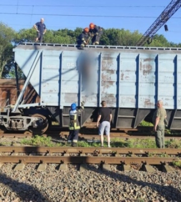 У Ніжині на залізничному вокзалі через ураження струмом загинув 15-річний хлопець