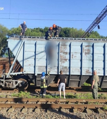 У Ніжині підлітків вдарило струмом на залізниці — хлопець загинув, дівчина в реанімації