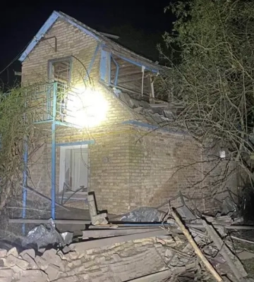 Через дронову атаку на Київщині спалахнули пожежі, є постраждалі: ОВА показала наслідки