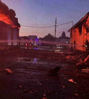 Через дронову атаку на Київщині спалахнули пожежі, є постраждалі: ОВА показала наслідки