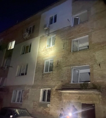 Через дронову атаку на Київщині спалахнули пожежі, є постраждалі: ОВА показала наслідки