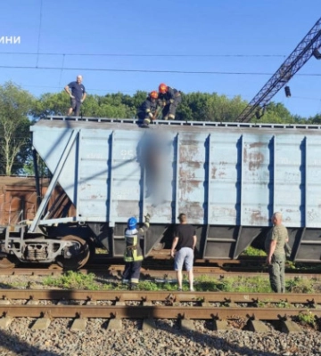 В Нежине погиб подросток от поражения током на железнодорожном вокзале, девушка в реанимации
