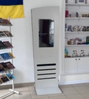 У Луцьку встановили екрани для бронювання екскурсій в Окольний замок
