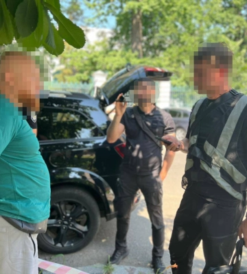 Полиция: Муж чиновницы ТЦК выманил у семьи погибшего военного 1,3 млн грн