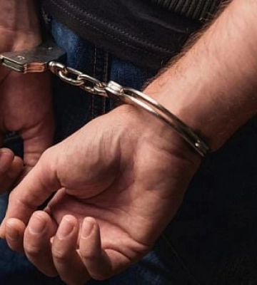 В Кривом Роге задержали подозреваемого в ограблении девушки