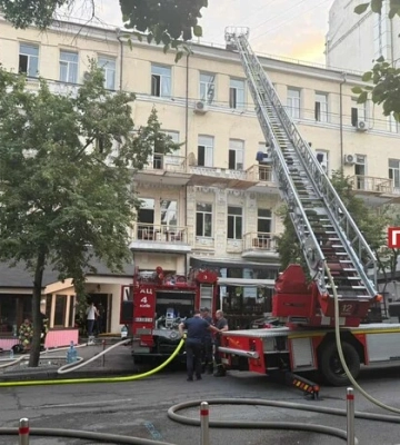 В центре Киева вспыхнул пожар в квартире: что говорят в ГСЧС