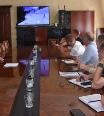 Закарпаття стає осередком адаптивного спорту: ветерани готуються до гірськолижних стартів у Карпатах