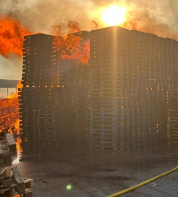 Обстріл Київщини: поранено жінку, горіло підприємство