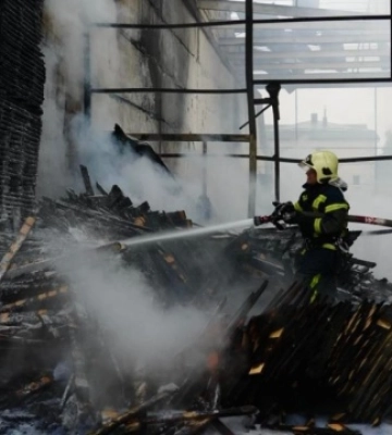 У Луцьку ліквідували пожежу, яка виникла внаслідок російської атаки