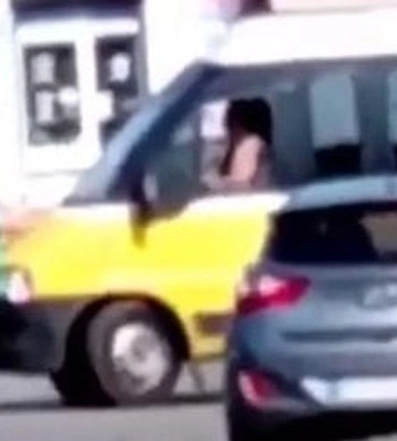 Женщина пыталась остановить автобус ТЦК с мобилизованным сыном: что потом произошло в Мерефе