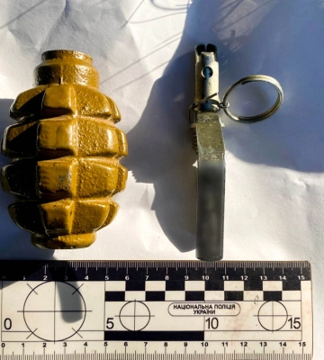 На Рівненщині поліцейські вилучили у двох громадян бойові гранату та набої