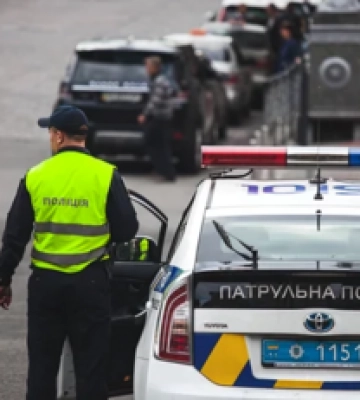 Посадовець КМДА переплатив 4,8 млн грн за генератори для Пунктів незламності – поліція
