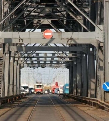 В Днепре почти на полтора года ограничат движение по Старому мосту: как будет двигаться общественный транспорт