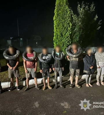 П’ятьох чоловіків, які з онлайн картою пробиралися через хащі до кордону, затримали в Карпатах