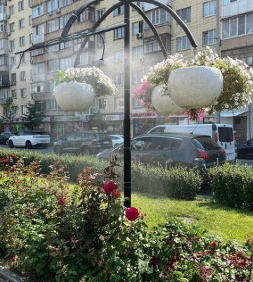В столице устанавливают дополнительные рамки-распылители воды: локации, где можно охладиться в Киеве в жару