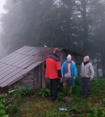 Гроза та град спіткали туристів у Карпатах: Рятувальники прийшли на допомогу