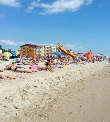 Війна змінила Затоку: курорт працює без туристів та з закритими пляжами