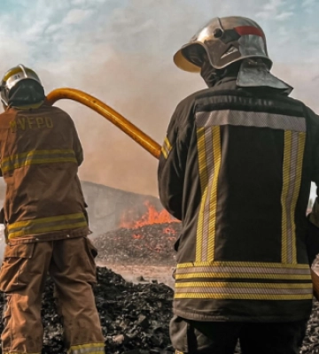 У Житомирському районі під час ворожої атаки виникли пожежі, в будинках пошкоджені вікна