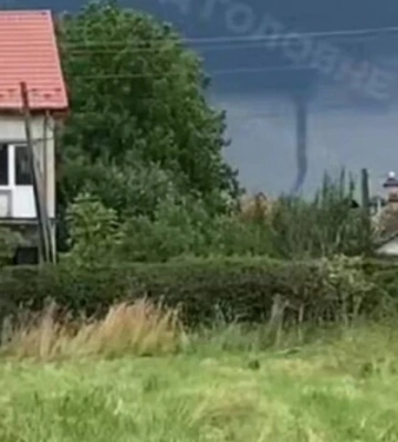 На Львовщине заметили огромный смерч
