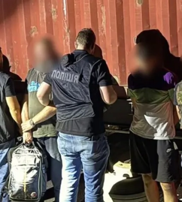 На митницях у трьох областях України проходять масштабні обшуки