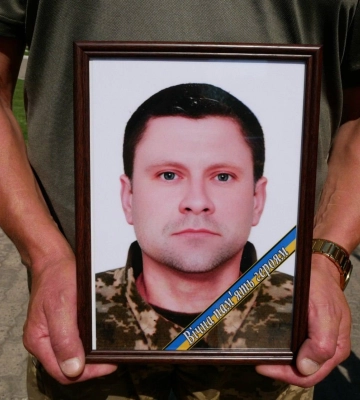 Роменська громада провела в останню путь захисника України Дмитра Хімченка Роменська громада провела в останню путь захисника України Дмитра Хімченка