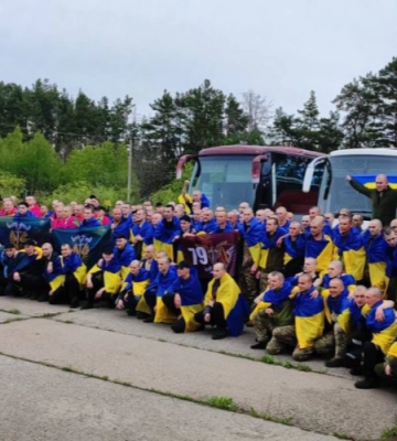 Вперше після тривалого перебування у полоні: до рідного села на Волинь повертається молодий воїн Роман Нечипурук